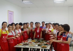 南寧月嫂娘子軍家政致：愛美的寶媽們，春節(jié)不增重你得這樣吃哦！